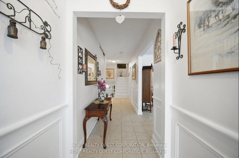 6330 Lorca Cres, Mississauga, L5N 2J4 | Image 3