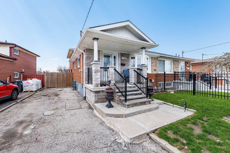 7150 Harwick Dr, Mississauga, L4T 3A4 | Image 2