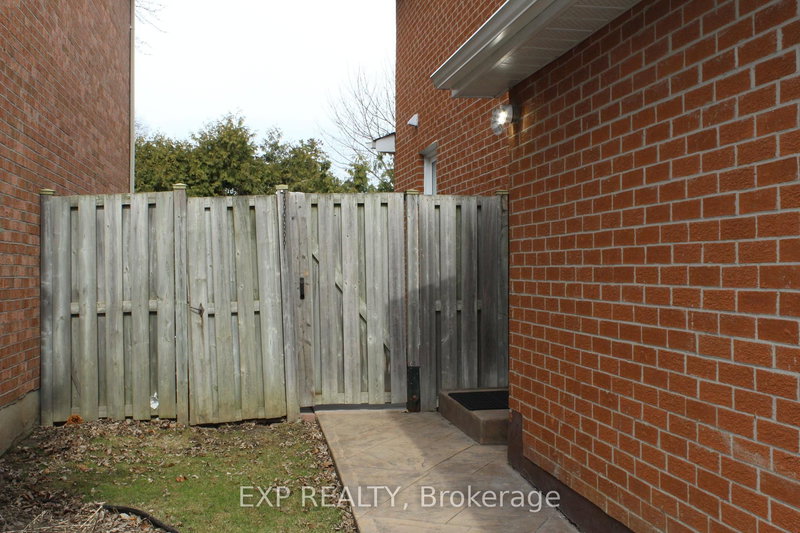 48 Howell St, Brampton, L6Y 3H8 | Image 3
