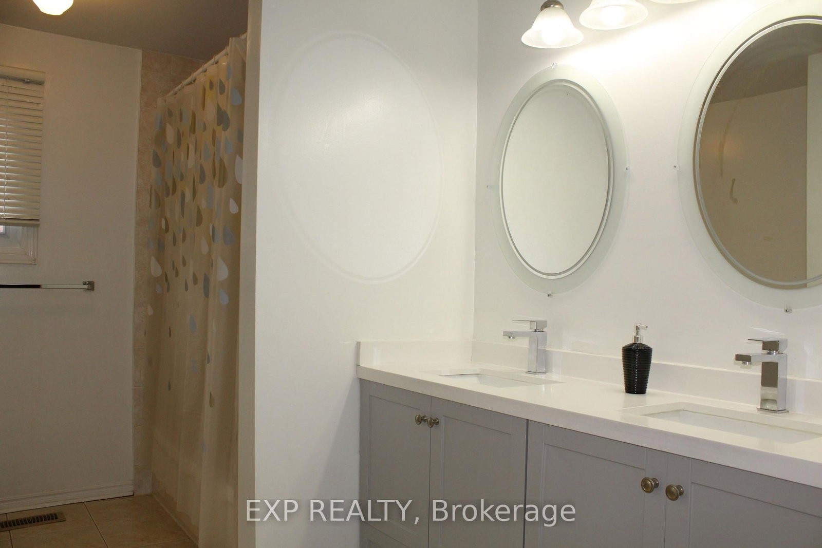 Detached House for sale at 48 Howell Street, Brampton, Ontario, L6Y 3H8 - Brampton South - MLS: W12939630