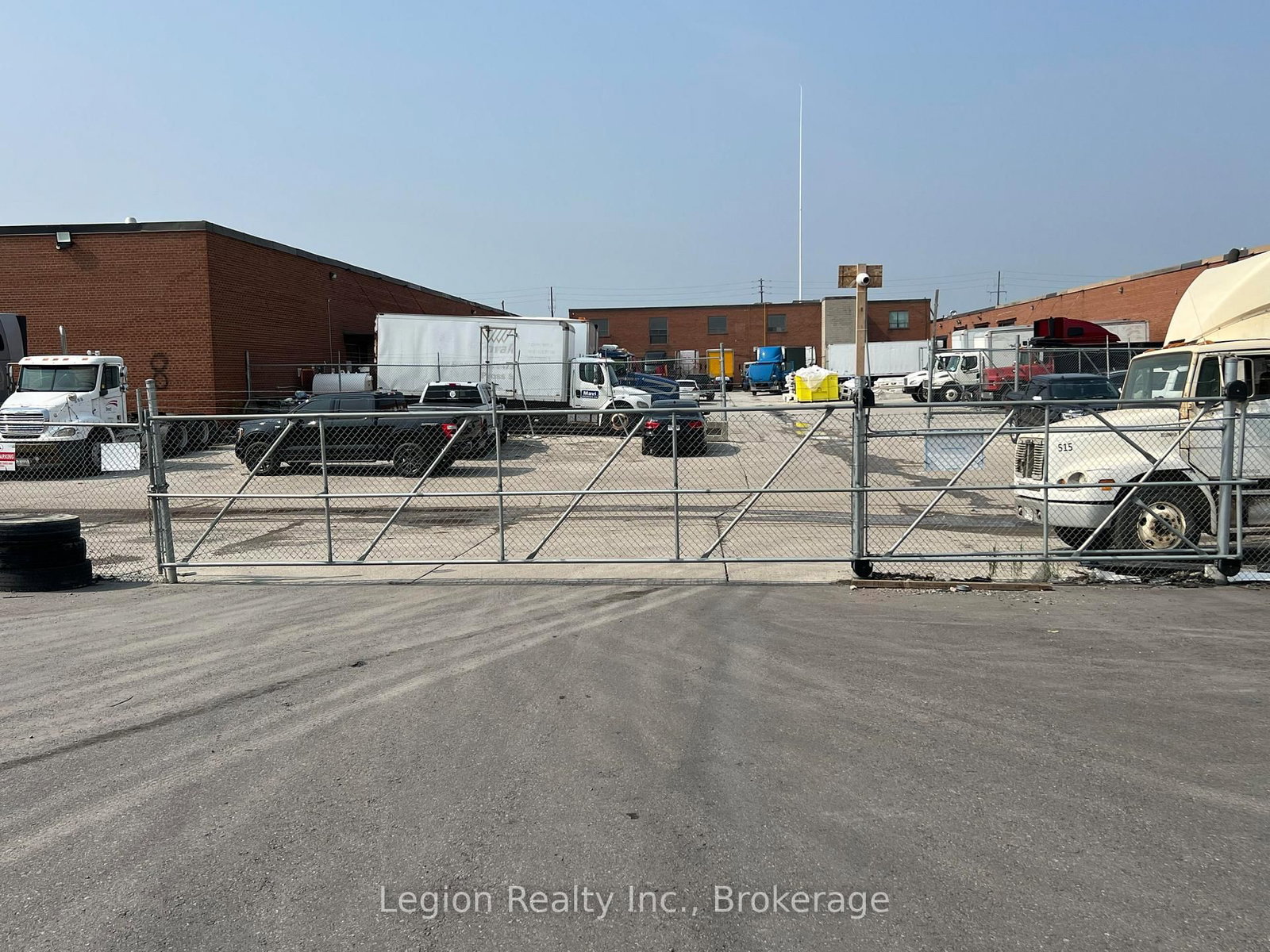 100 Rutherford Road S - Photo 3