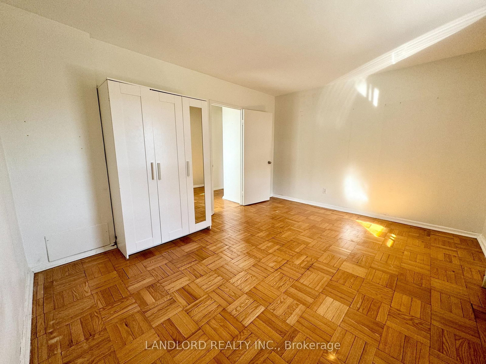 2696 Lake Shore Boulevard W, Unit 5 - Photo 10