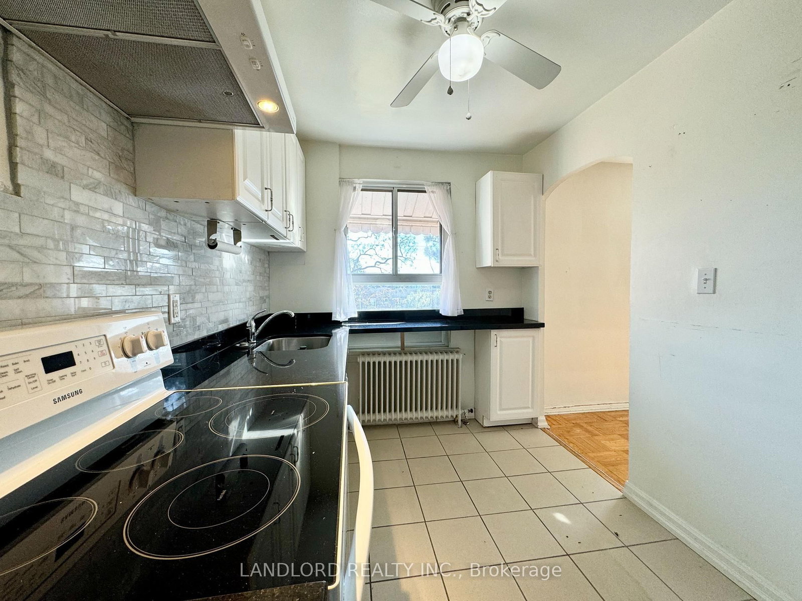 2696 Lake Shore Boulevard W, Unit 5 - Photo 3