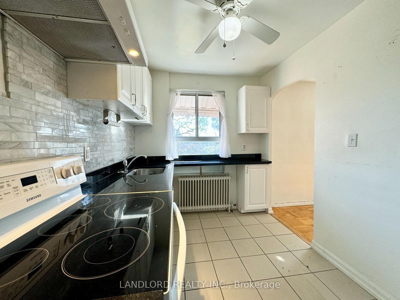 5 - 2696 Lake Shore Blvd W, Toronto, M8V 1G8 | Image 3