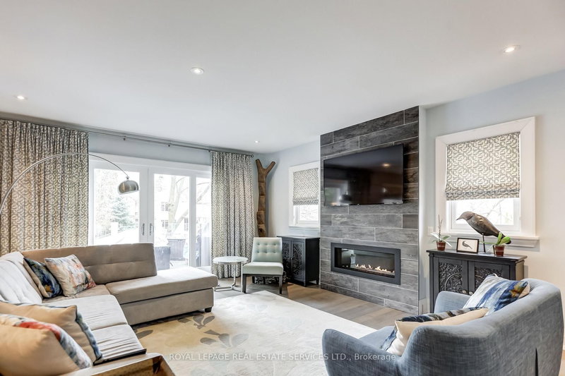 34 Lambeth Rd, Toronto, M9A 2Y7 | Image 3