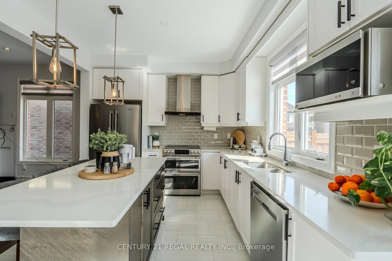 25 Elysian Fields Circ, Brampton, L6Y 6E9 | Image 3