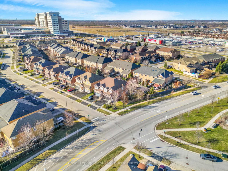 2388 Stone Glen Cres, Oakville, L6M 0C7 | Image 3