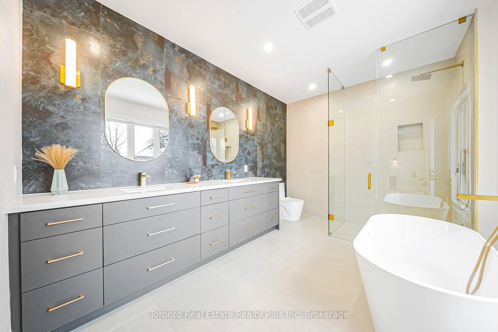 Detached House for sale at 25 Cronin Drive, Toronto, Ontario, M9B 4T7 - Islington-City Centre West - MLS: W12940514