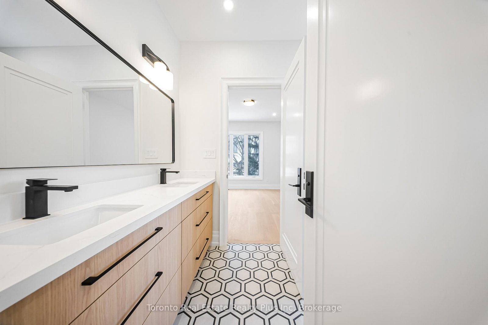 Detached House for sale at 25 Cronin Drive, Toronto, Ontario, M9B 4T7 - Islington-City Centre West - MLS: W12940514