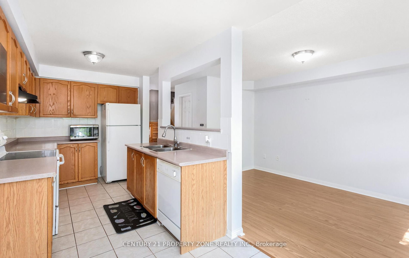 Townhouse for sale at 39-2 Clay Brick Court, Brampton, Ontario, L6V 4M7 - Brampton North - MLS: W12940636