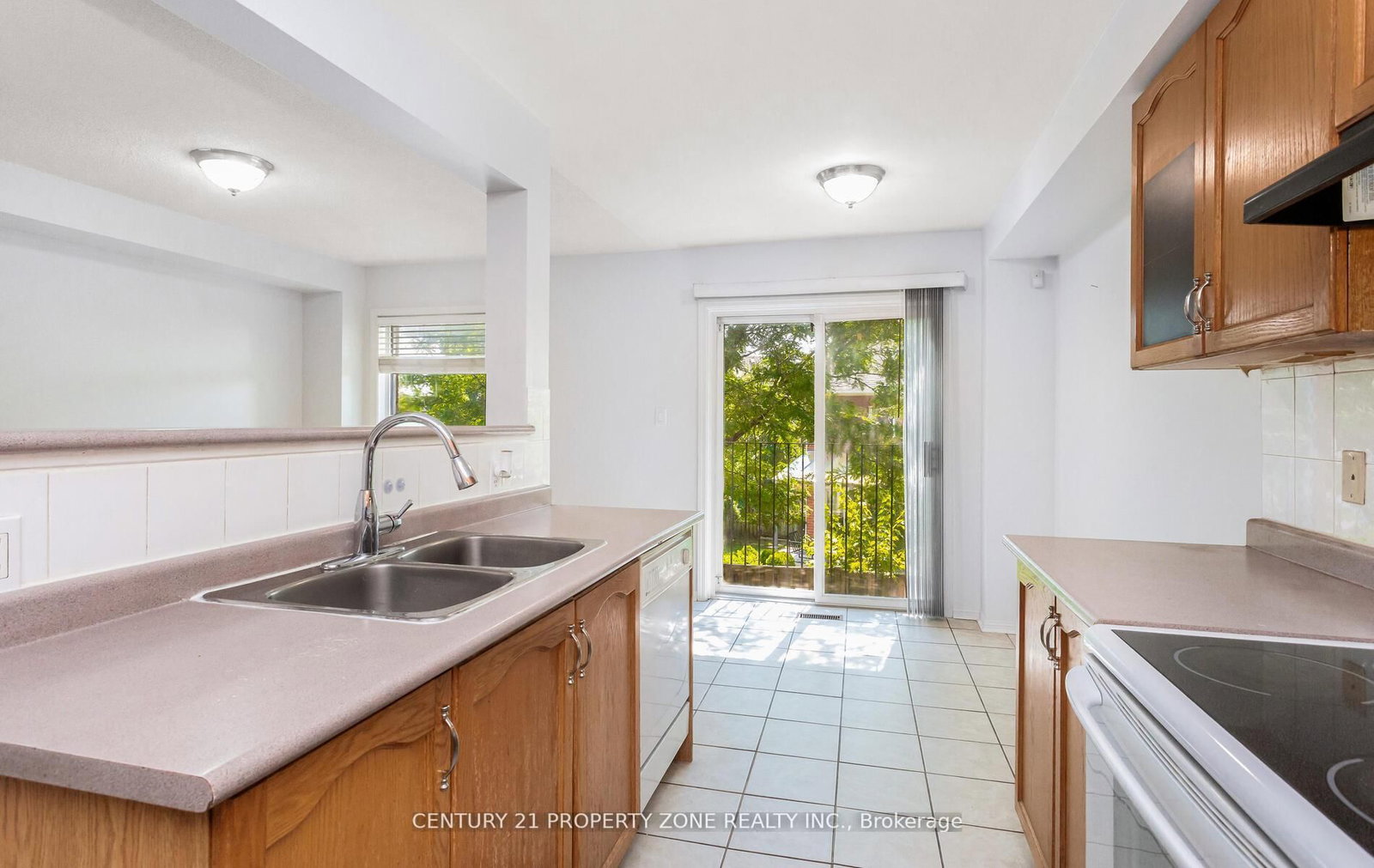 Townhouse for sale at 39-2 Clay Brick Court, Brampton, Ontario, L6V 4M7 - Brampton North - MLS: W12940636