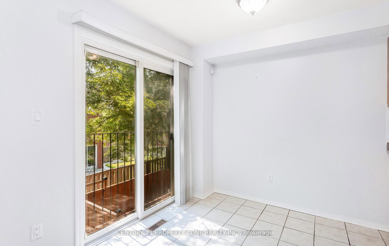 Townhouse for sale at 39-2 Clay Brick Court, Brampton, Ontario, L6V 4M7 - Brampton North - MLS: W12940636