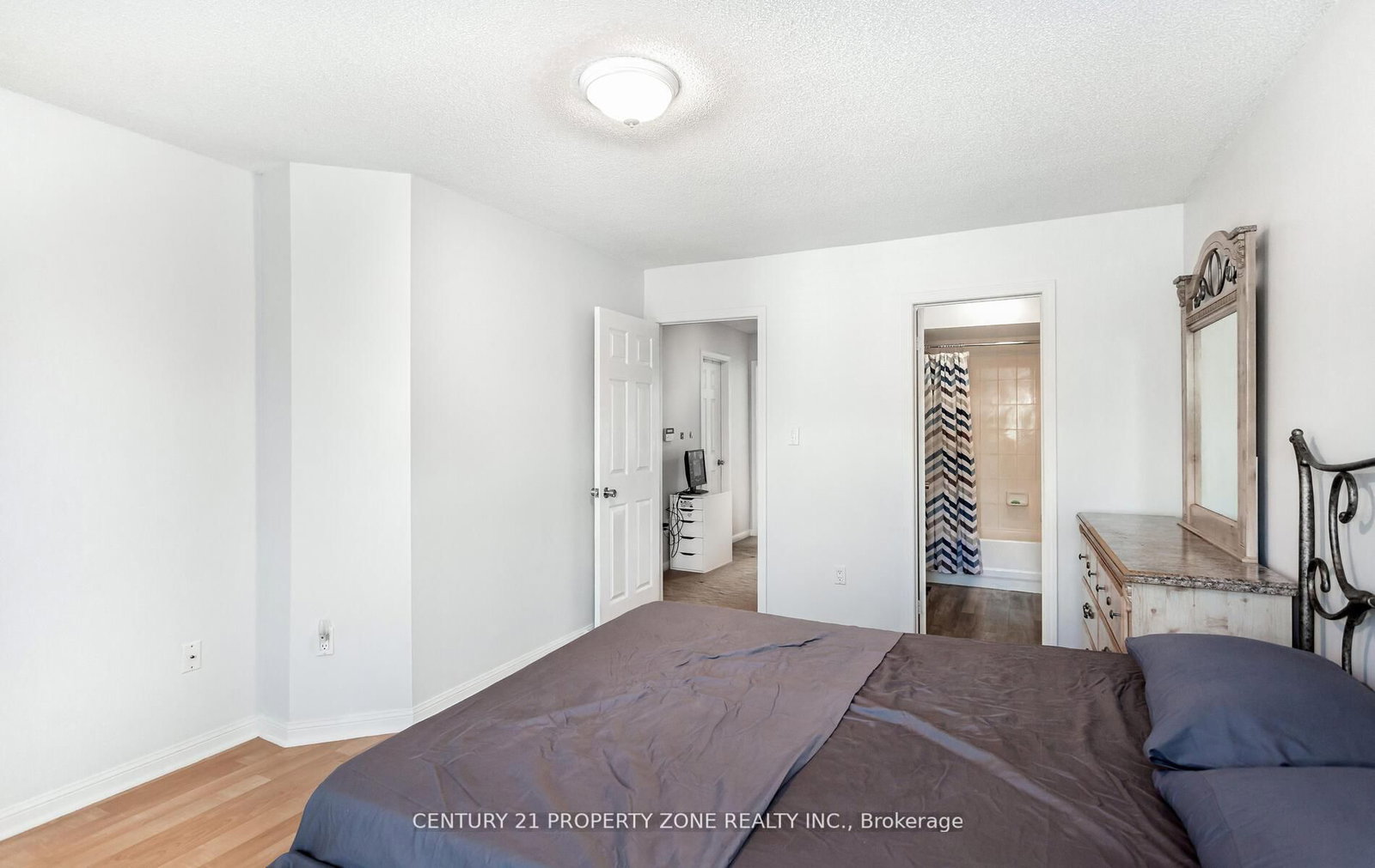 Townhouse for sale at 39-2 Clay Brick Court, Brampton, Ontario, L6V 4M7 - Brampton North - MLS: W12940636