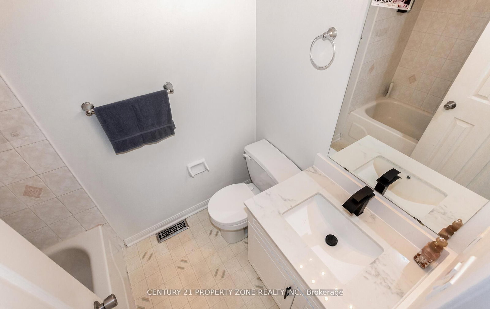 Townhouse for sale at 39-2 Clay Brick Court, Brampton, Ontario, L6V 4M7 - Brampton North - MLS: W12940636