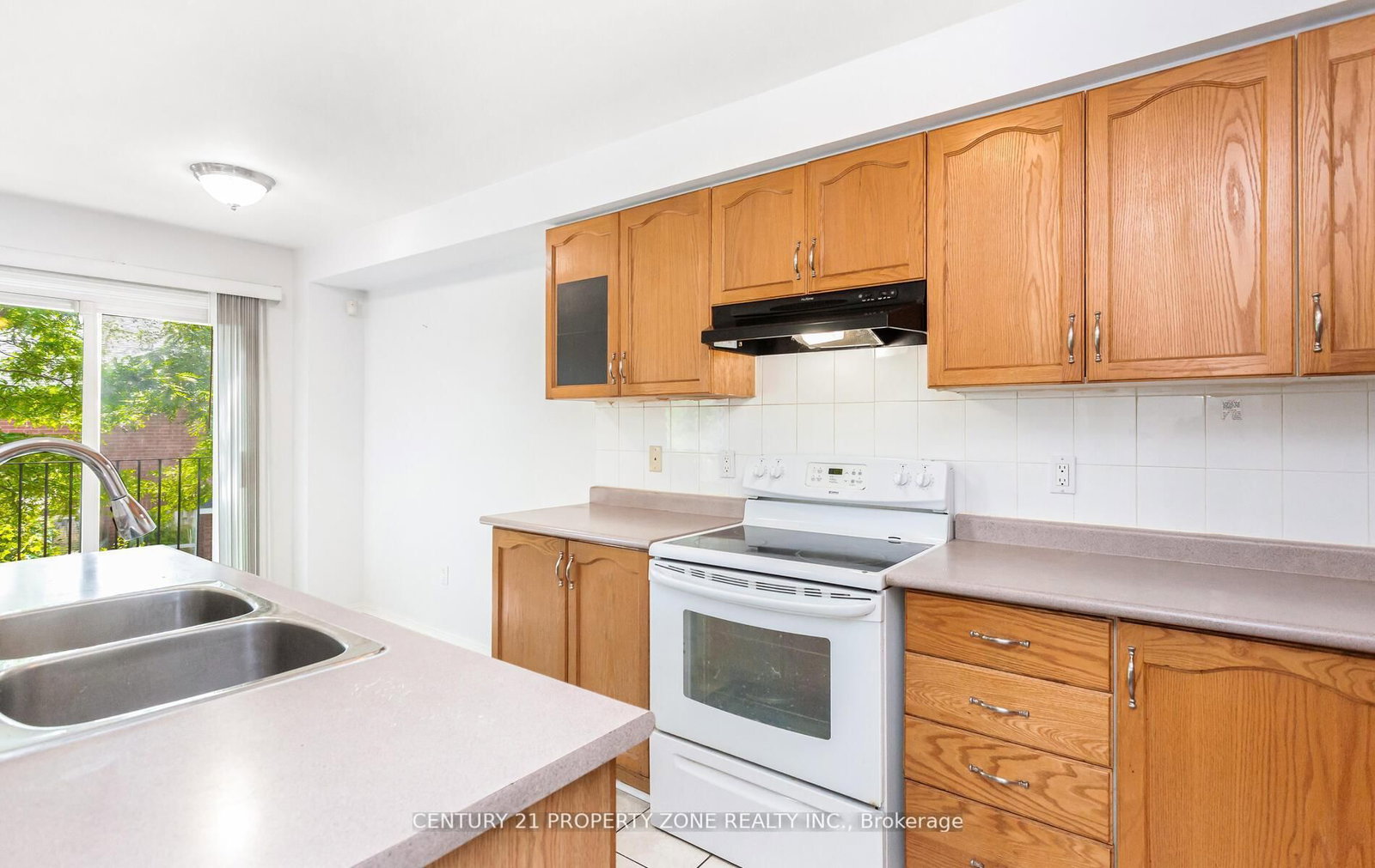 Townhouse for sale at 39-2 Clay Brick Court, Brampton, Ontario, L6V 4M7 - Brampton North - MLS: W12940636