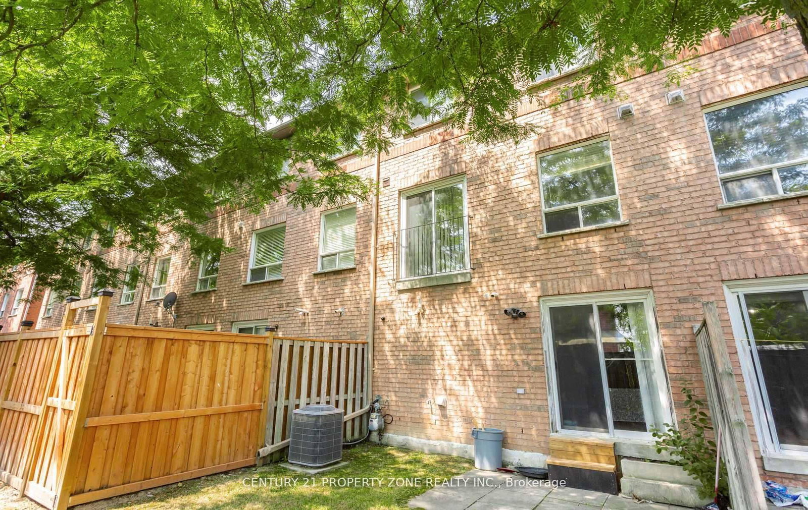 Townhouse for sale at 39-2 Clay Brick Court, Brampton, Ontario, L6V 4M7 - Brampton North - MLS: W12940636