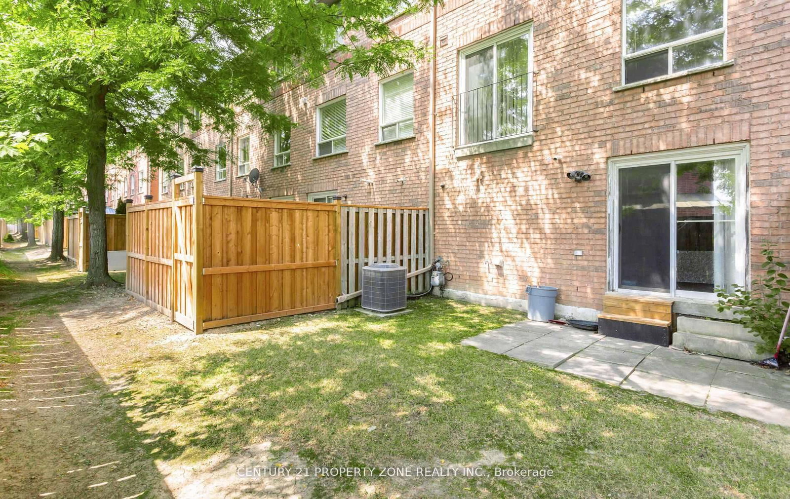 Townhouse for sale at 39-2 Clay Brick Court, Brampton, Ontario, L6V 4M7 - Brampton North - MLS: W12940636