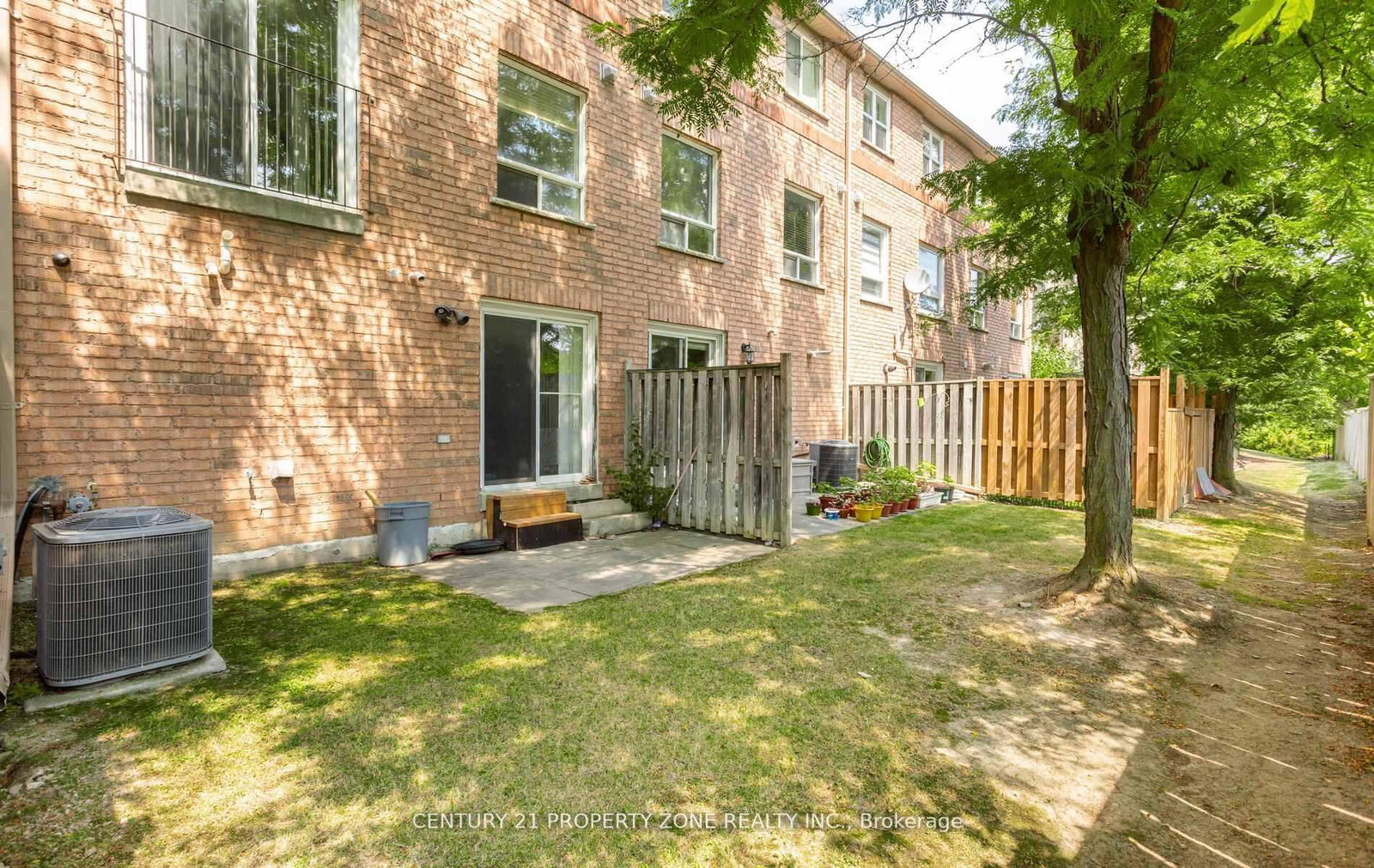 Townhouse for sale at 39-2 Clay Brick Court, Brampton, Ontario, L6V 4M7 - Brampton North - MLS: W12940636