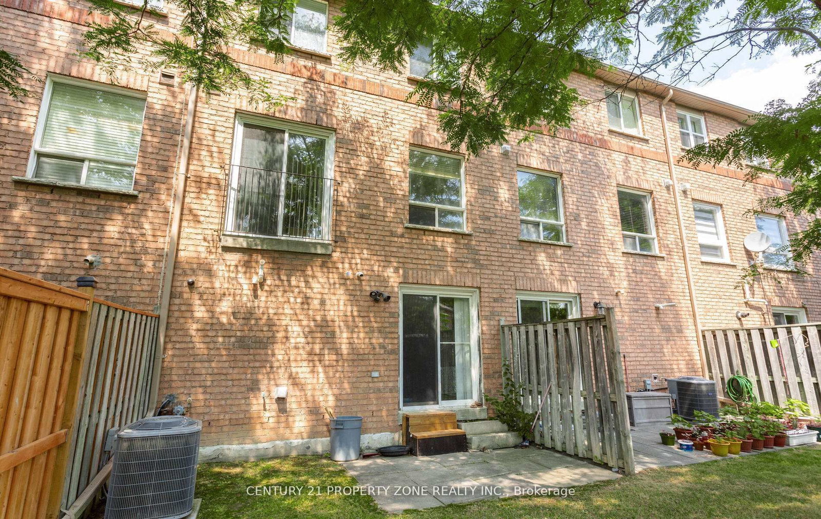 Townhouse for sale at 39-2 Clay Brick Court, Brampton, Ontario, L6V 4M7 - Brampton North - MLS: W12940636