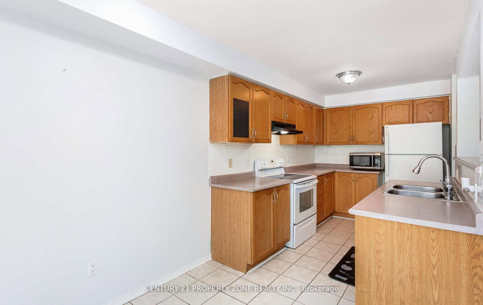 Townhouse for sale at 39-2 Clay Brick Court, Brampton, Ontario, L6V 4M7 - Brampton North - MLS: W12940636