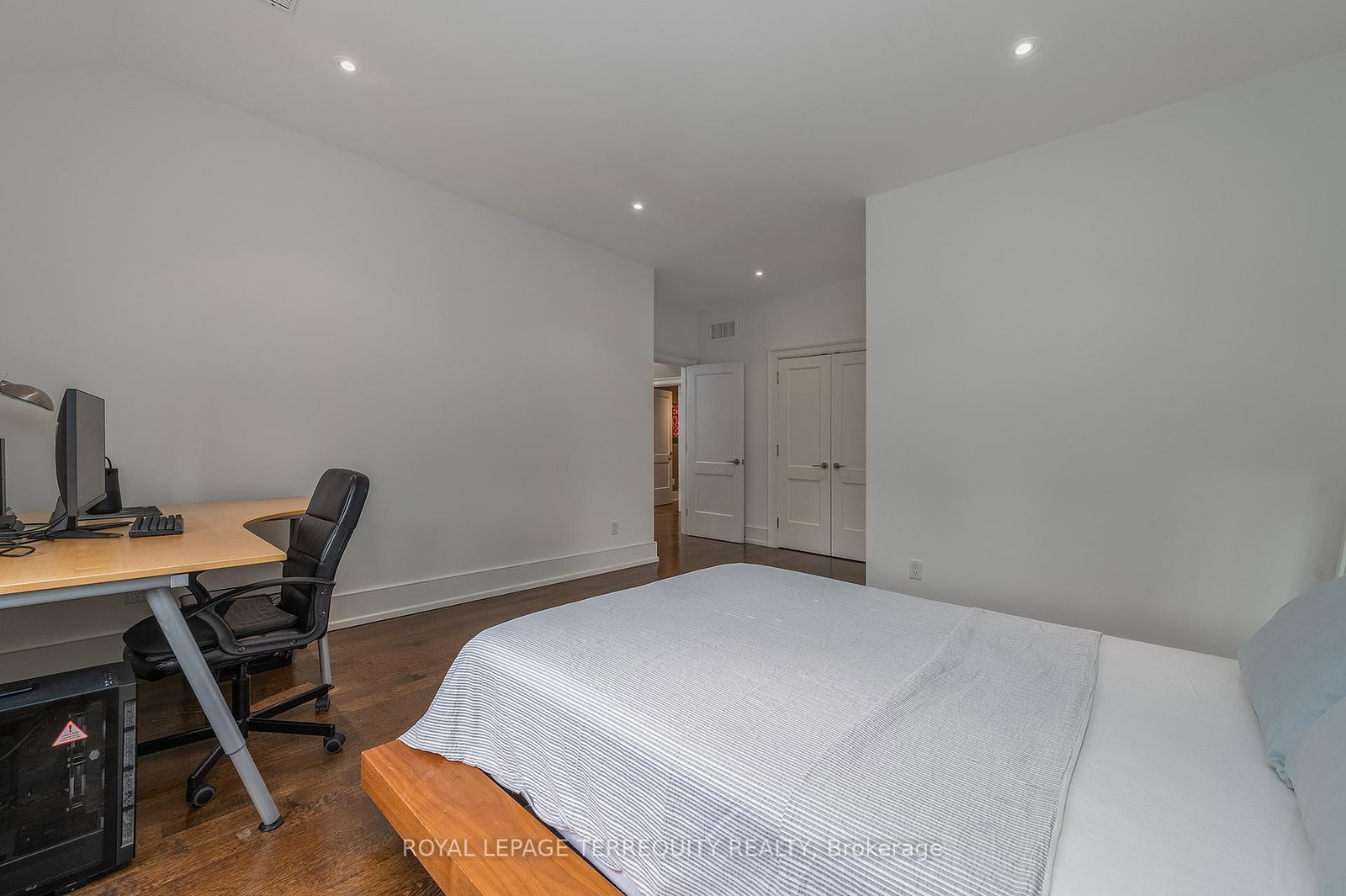 Detached House for sale at 72 EAGLE Road, Toronto, Ontario, M8Z 4J2 - Stonegate-Queensway - MLS: W12940666