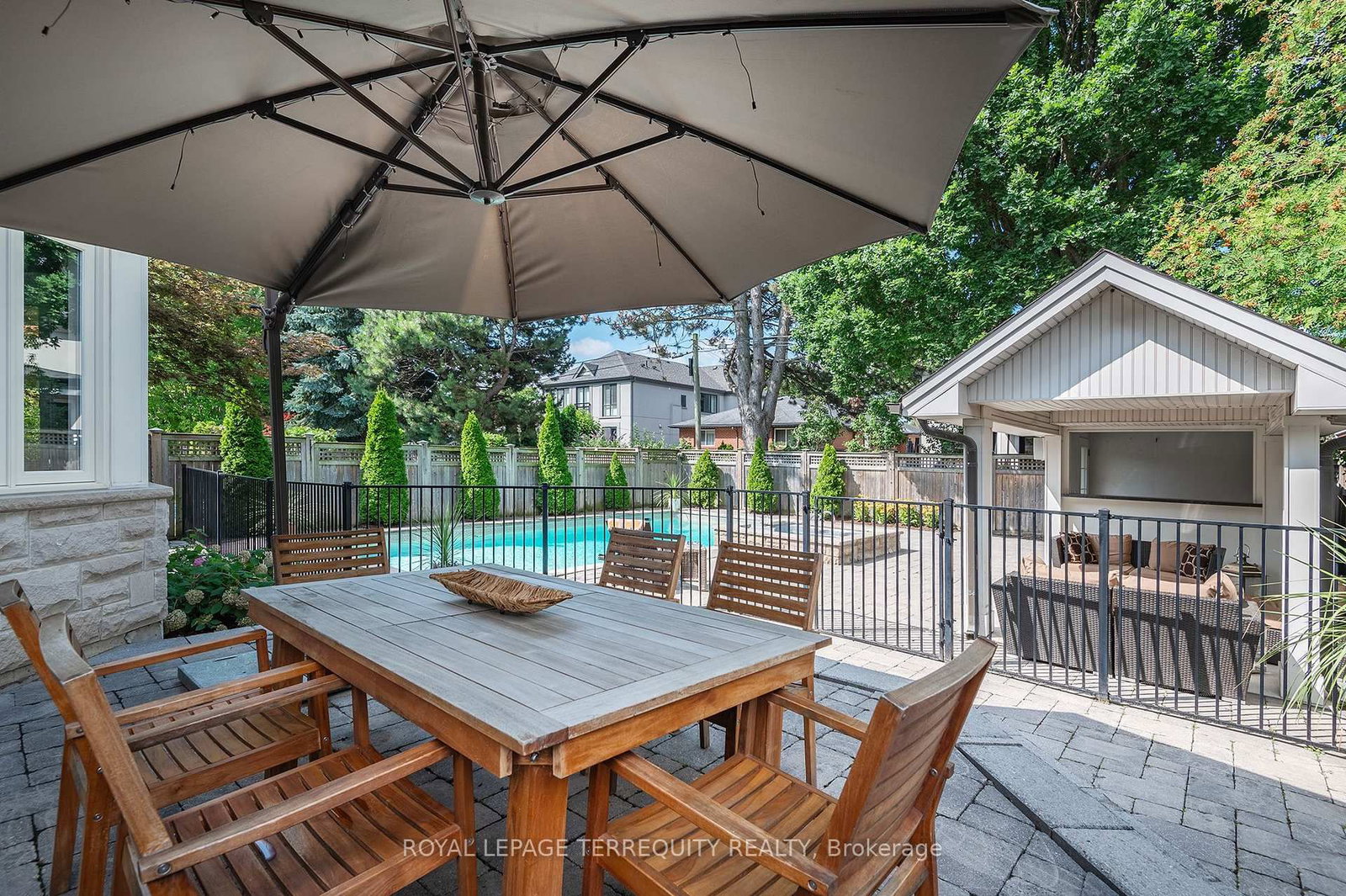 Detached House for sale at 72 EAGLE Road, Toronto, Ontario, M8Z 4J2 - Stonegate-Queensway - MLS: W12940666