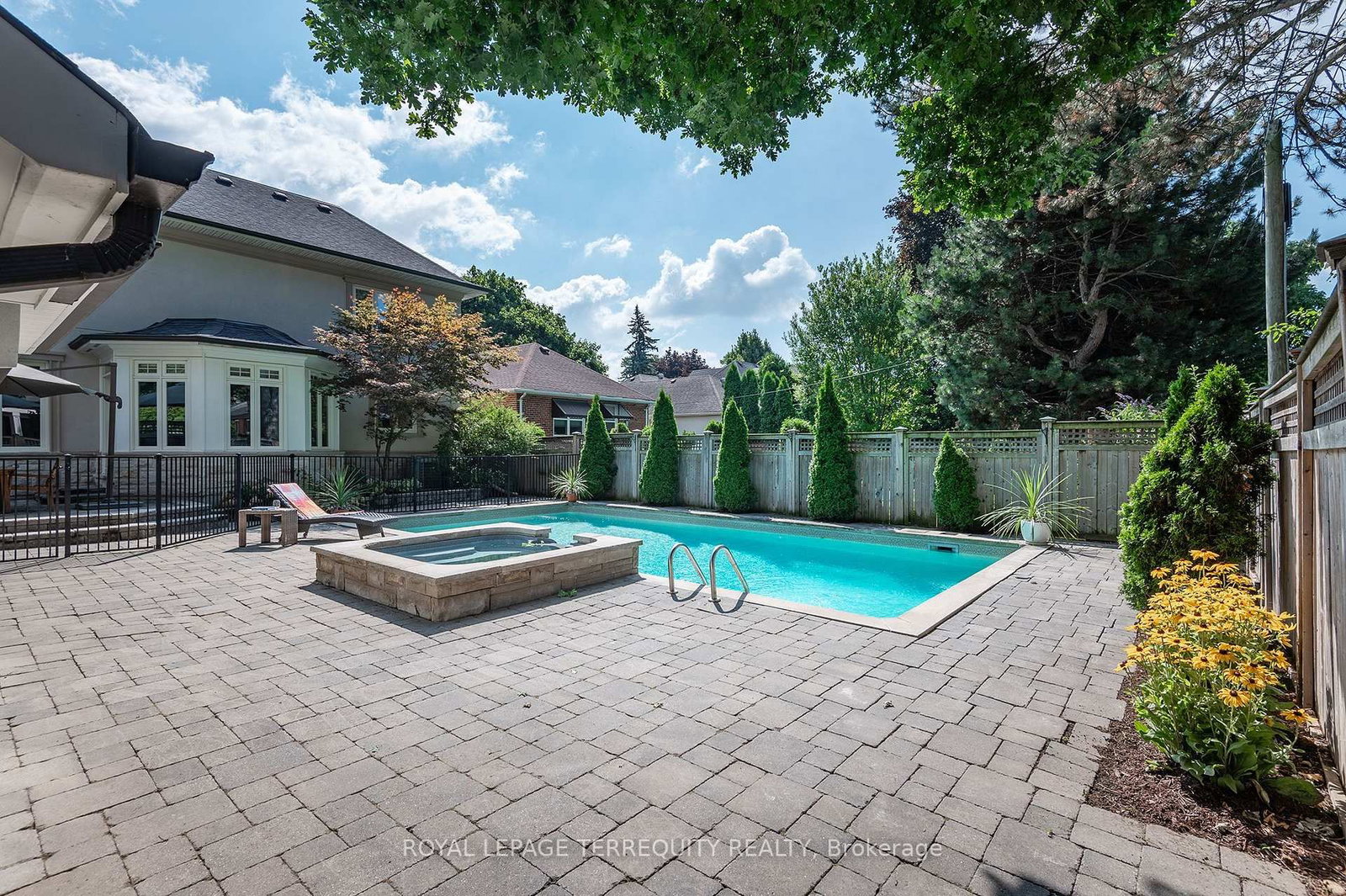 Detached House for sale at 72 EAGLE Road, Toronto, Ontario, M8Z 4J2 - Stonegate-Queensway - MLS: W12940666