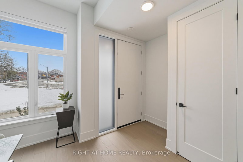 2 - 10 Lou Parsons Way, Mississauga, L5H 0B2 | Image 3