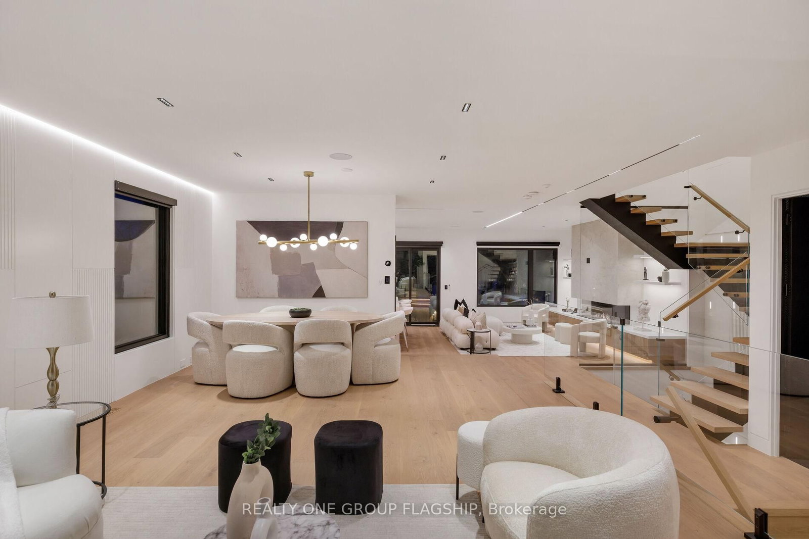 Detached House for sale at 7 Bentley Drive, Toronto, Ontario, M8Z 3L9 - Stonegate-Queensway - MLS: W12940756