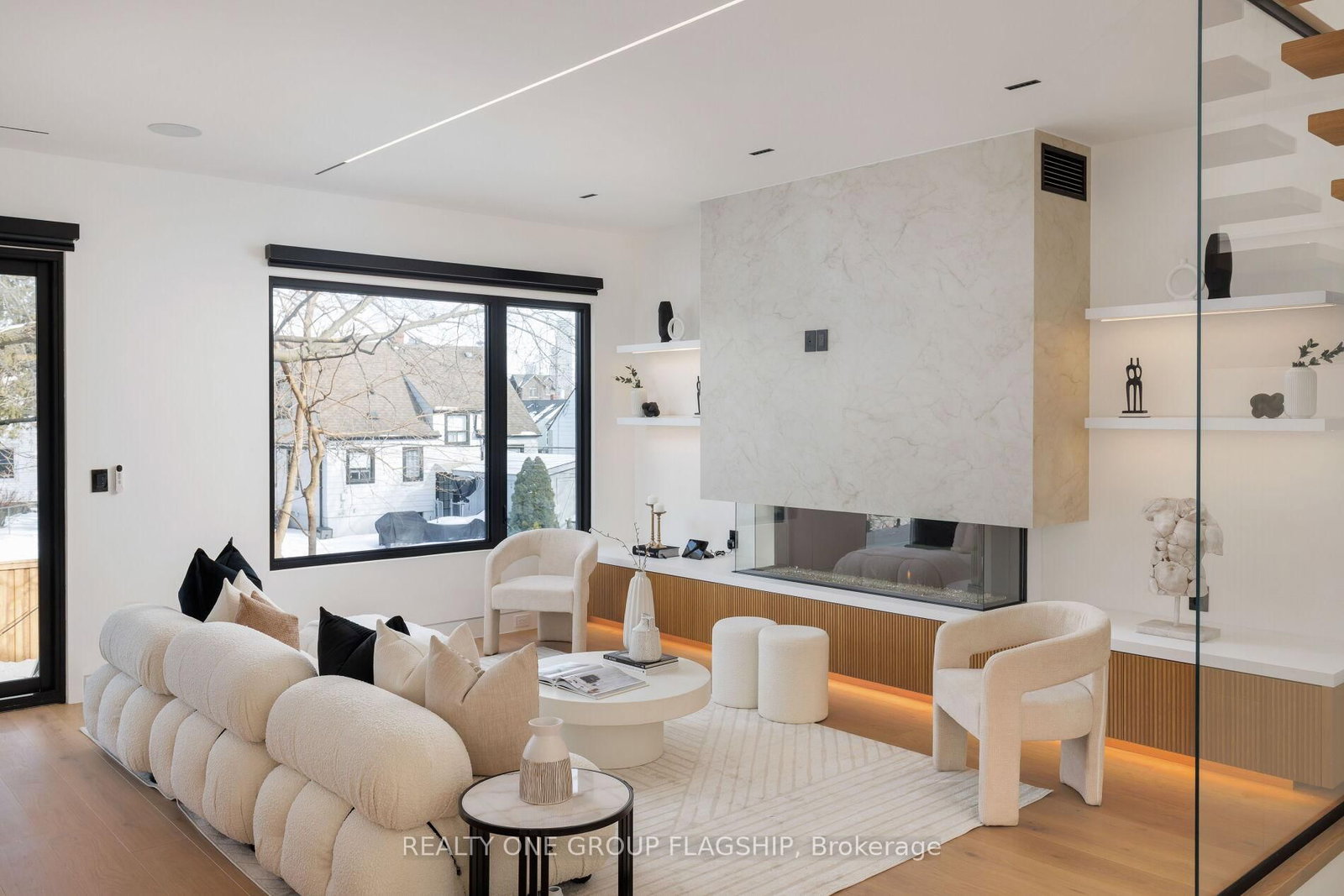 Detached House for sale at 7 Bentley Drive, Toronto, Ontario, M8Z 3L9 - Stonegate-Queensway - MLS: W12940756