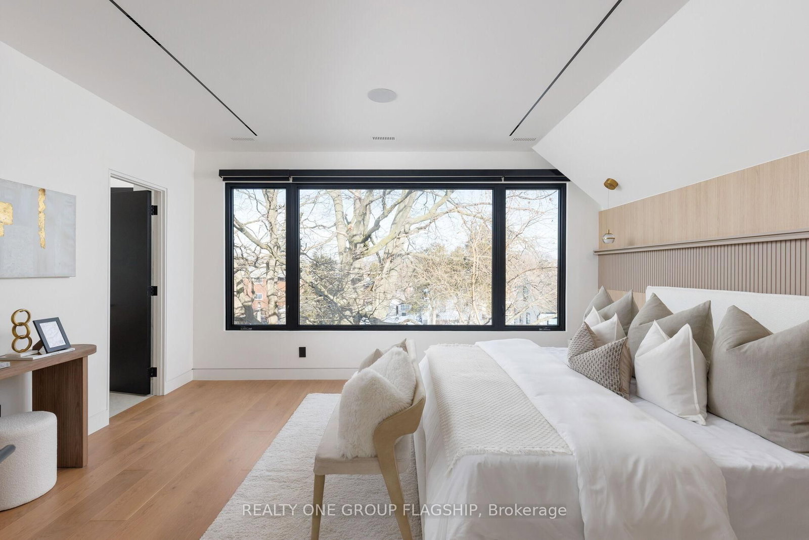 Detached House for sale at 7 Bentley Drive, Toronto, Ontario, M8Z 3L9 - Stonegate-Queensway - MLS: W12940756