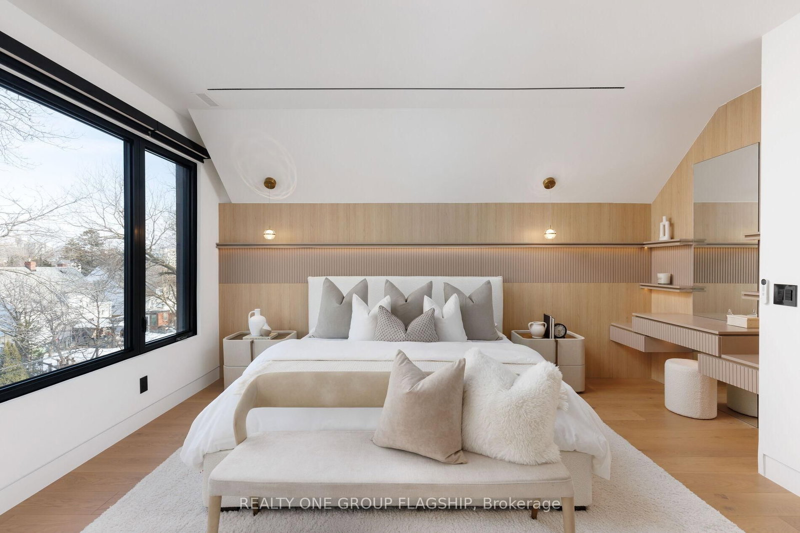 Detached House for sale at 7 Bentley Drive, Toronto, Ontario, M8Z 3L9 - Stonegate-Queensway - MLS: W12940756