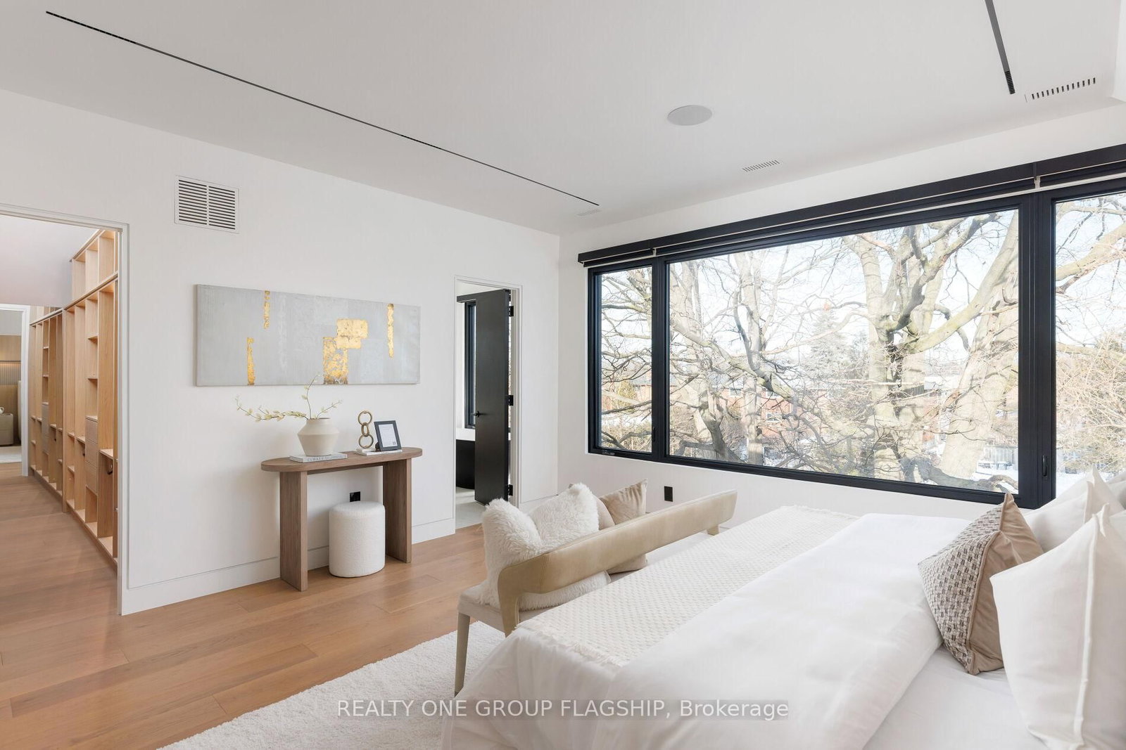 Detached House for sale at 7 Bentley Drive, Toronto, Ontario, M8Z 3L9 - Stonegate-Queensway - MLS: W12940756