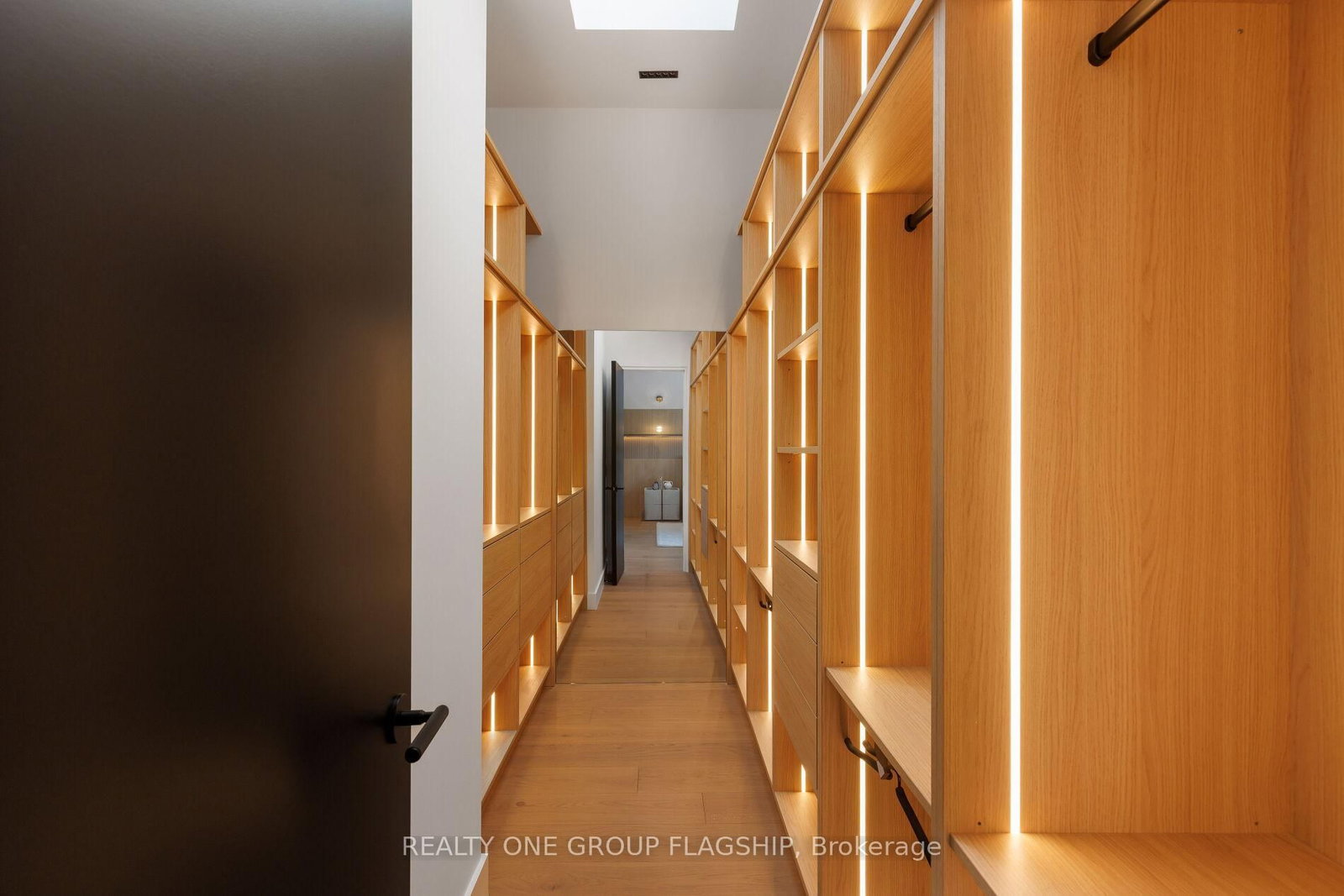 Detached House for sale at 7 Bentley Drive, Toronto, Ontario, M8Z 3L9 - Stonegate-Queensway - MLS: W12940756