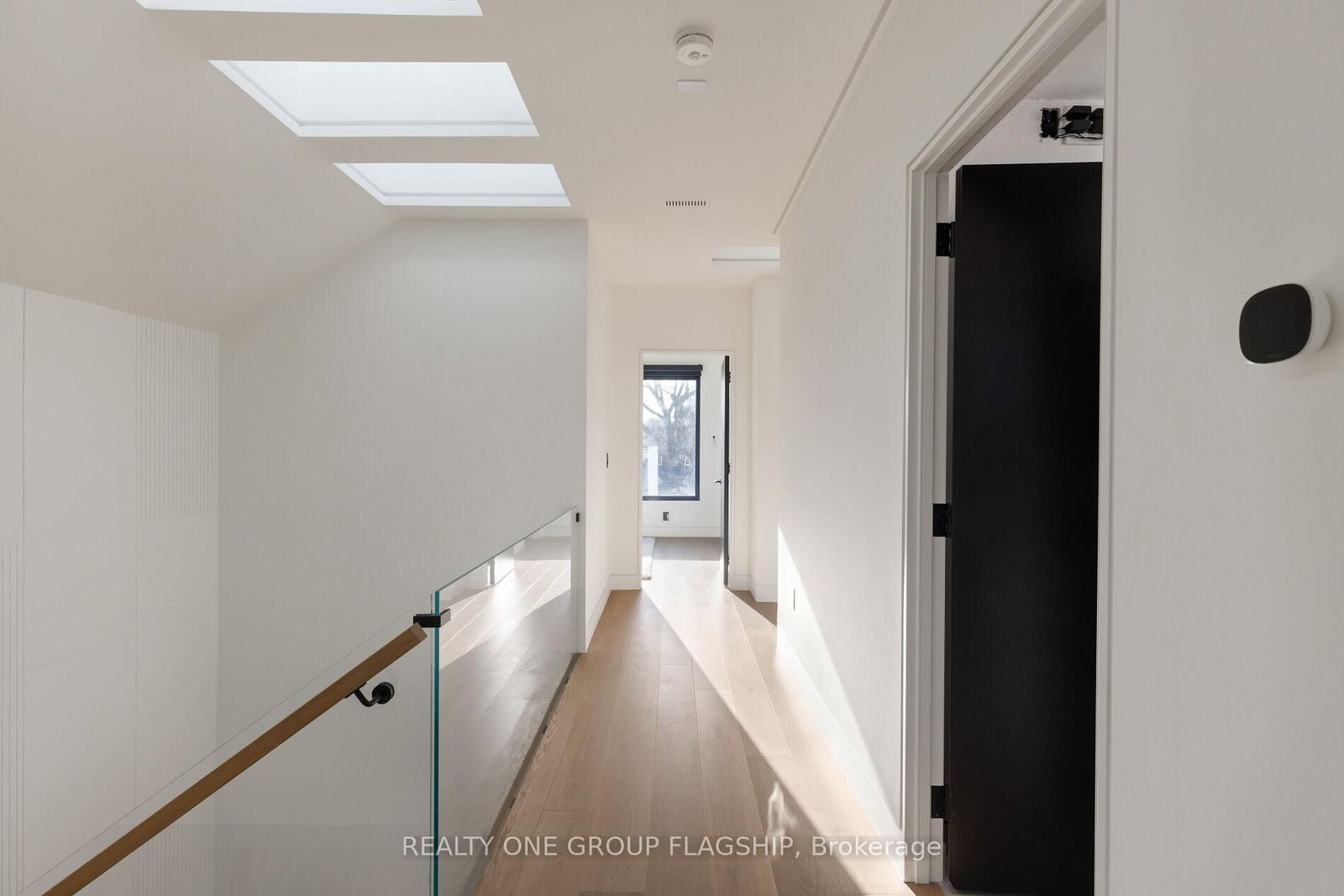 Detached House for sale at 7 Bentley Drive, Toronto, Ontario, M8Z 3L9 - Stonegate-Queensway - MLS: W12940756