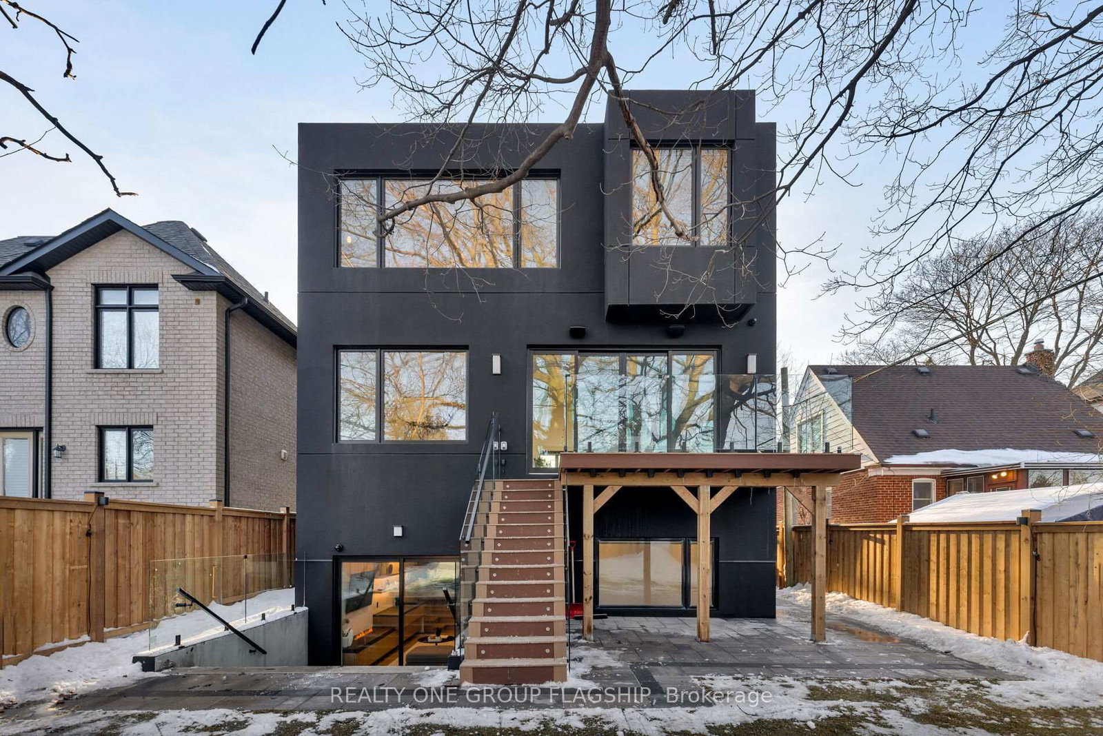 Detached House for sale at 7 Bentley Drive, Toronto, Ontario, M8Z 3L9 - Stonegate-Queensway - MLS: W12940756