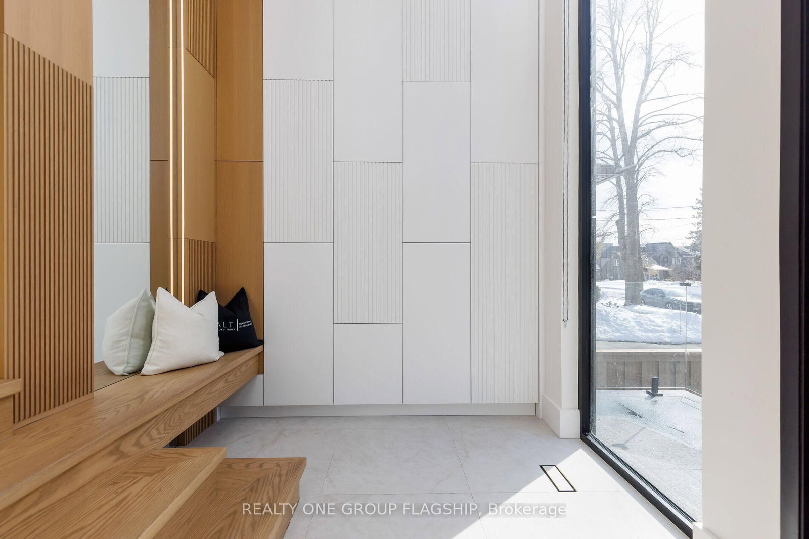 Detached House for sale at 7 Bentley Drive, Toronto, Ontario, M8Z 3L9 - Stonegate-Queensway - MLS: W12940756