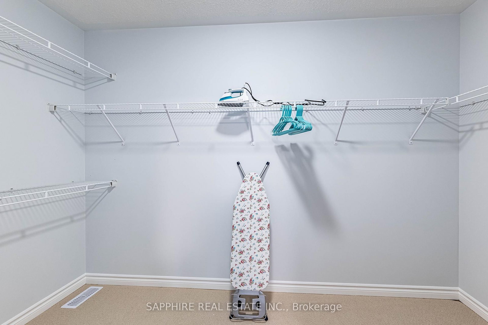 Detached House for sale at 325 Trudeau Drive, Milton, Ontario, L9T 8Y7 - Clarke - MLS: W12941044