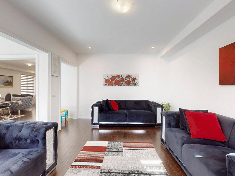 33 Tiger Cres, Brampton, L6R 0C8 | Image 3