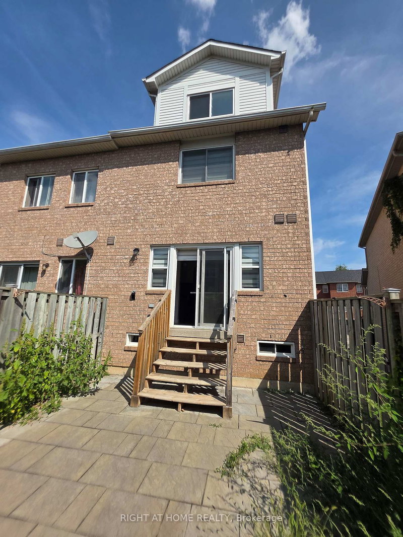 98 Spadina Rd, Brampton, L6X 4X6 | Image 2