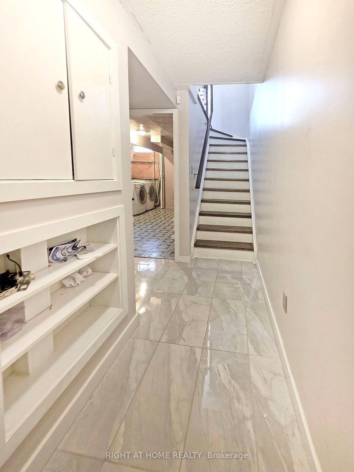 Townhouse for sale at 98 Spadina Road, Brampton, Ontario, L6X 4X6 - Brampton West - MLS: W12941394