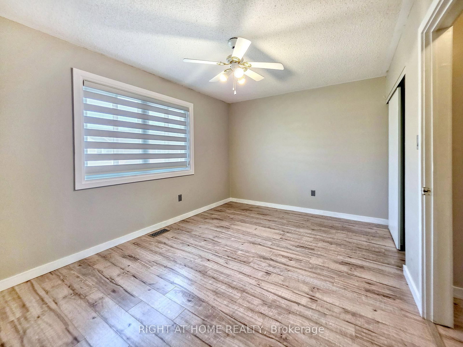 Townhouse for sale at 98 Spadina Road, Brampton, Ontario, L6X 4X6 - Brampton West - MLS: W12941394