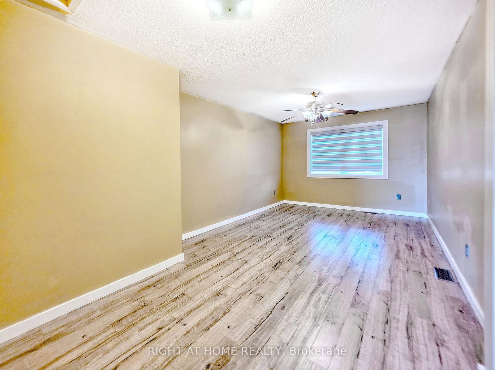 Townhouse for sale at 98 Spadina Road, Brampton, Ontario, L6X 4X6 - Brampton West - MLS: W12941394