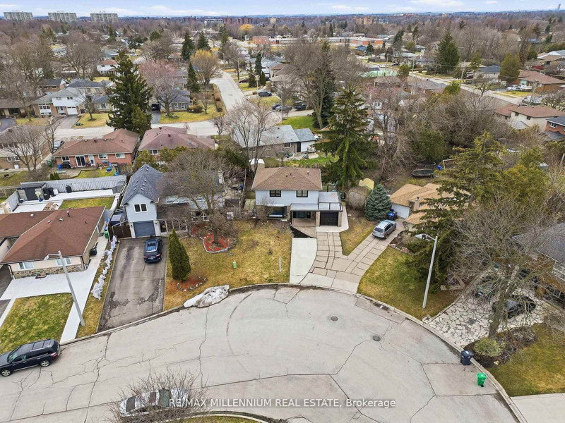 30 Allendale Rd, Brampton, L6W 2Y8 | Image 2