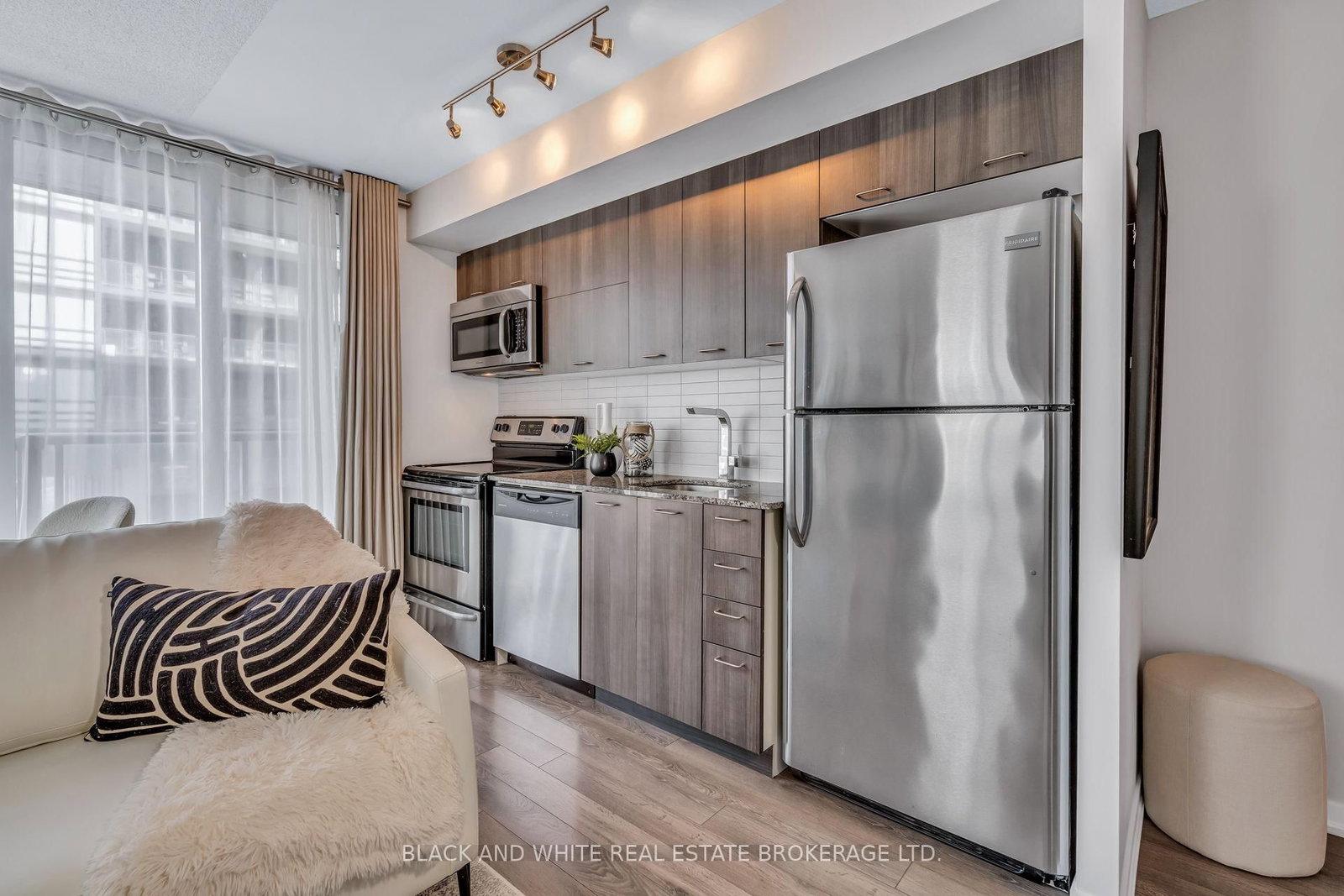 Condo for sale at 403-20 Joe Shuster Way, Toronto, Ontario, M6K 0A3 - South Parkdale - MLS: W12941560