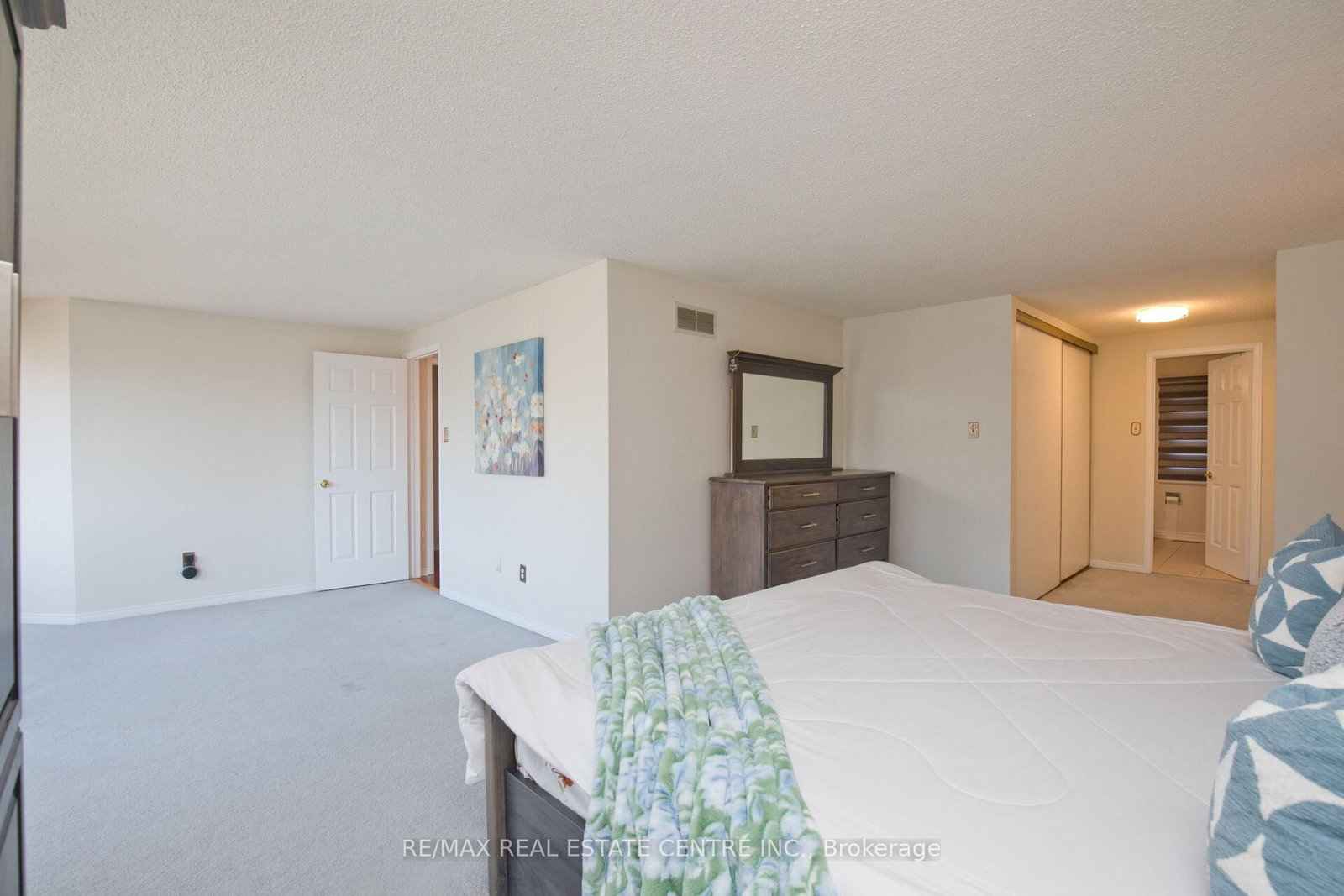 Detached House for sale at 34 Smithers Crescent, Brampton, Ontario, L6Y 3K8 - Brampton South - MLS: W12941596