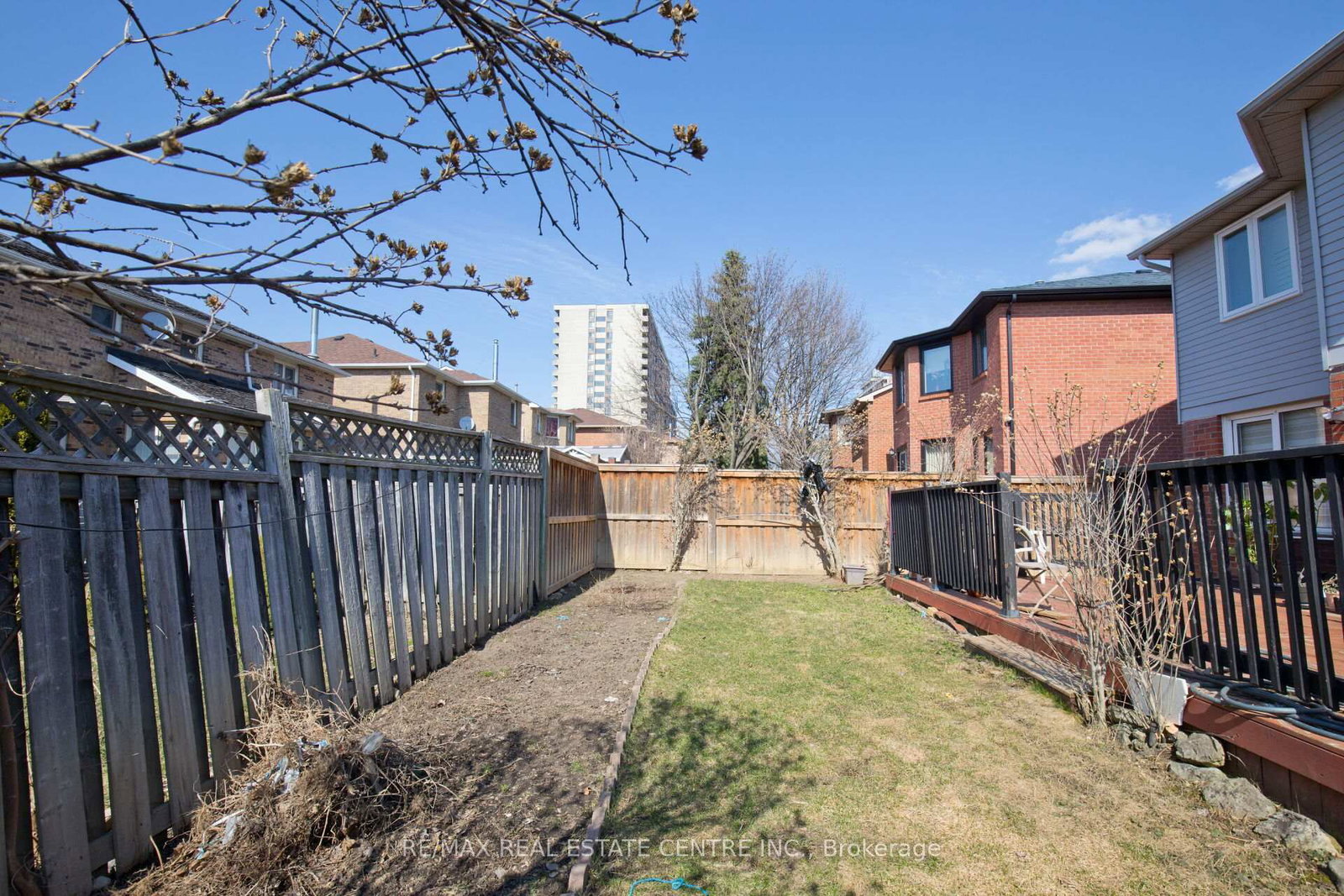 Detached House for sale at 34 Smithers Crescent, Brampton, Ontario, L6Y 3K8 - Brampton South - MLS: W12941596