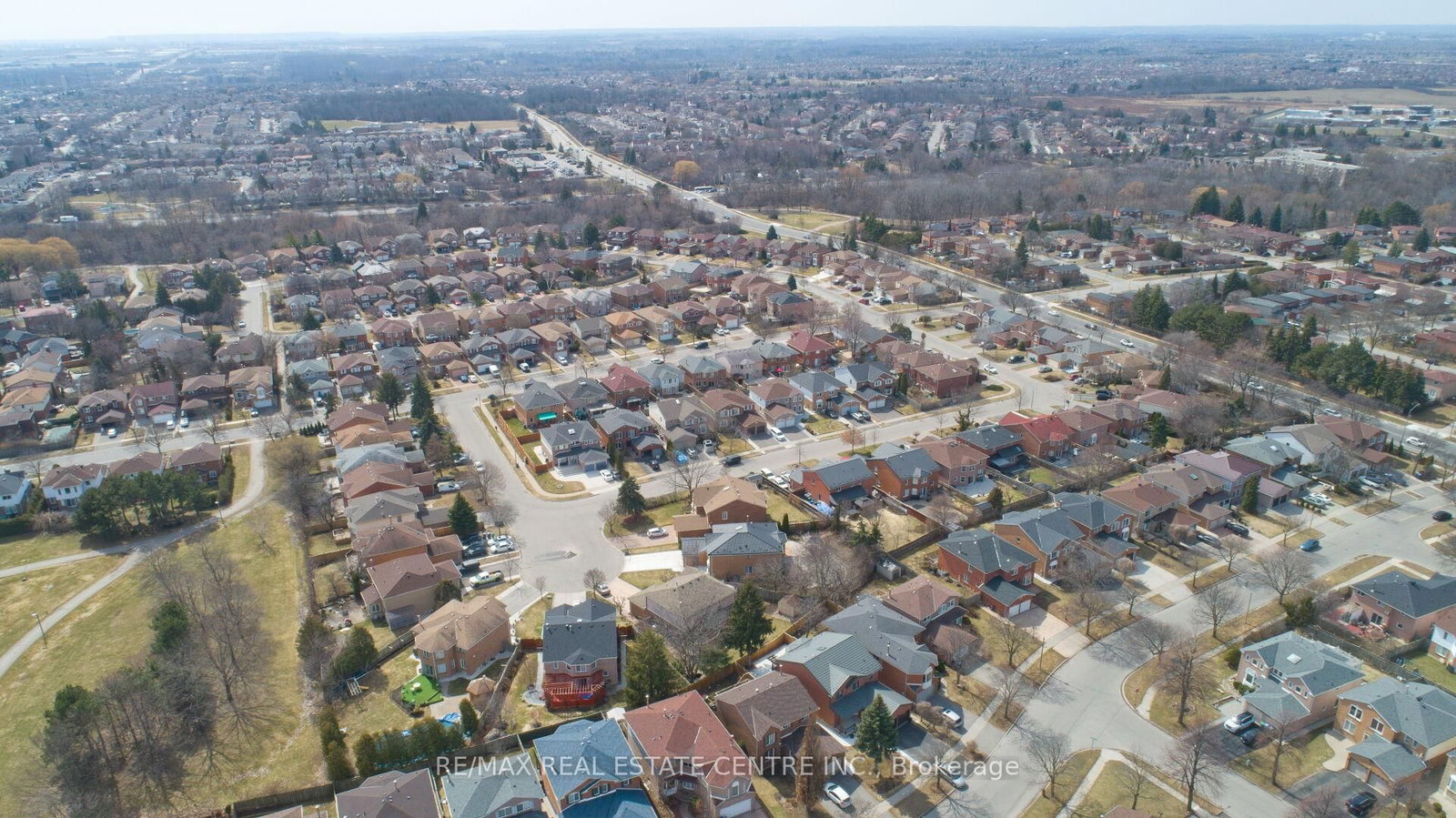 Detached House for sale at 34 Smithers Crescent, Brampton, Ontario, L6Y 3K8 - Brampton South - MLS: W12941596