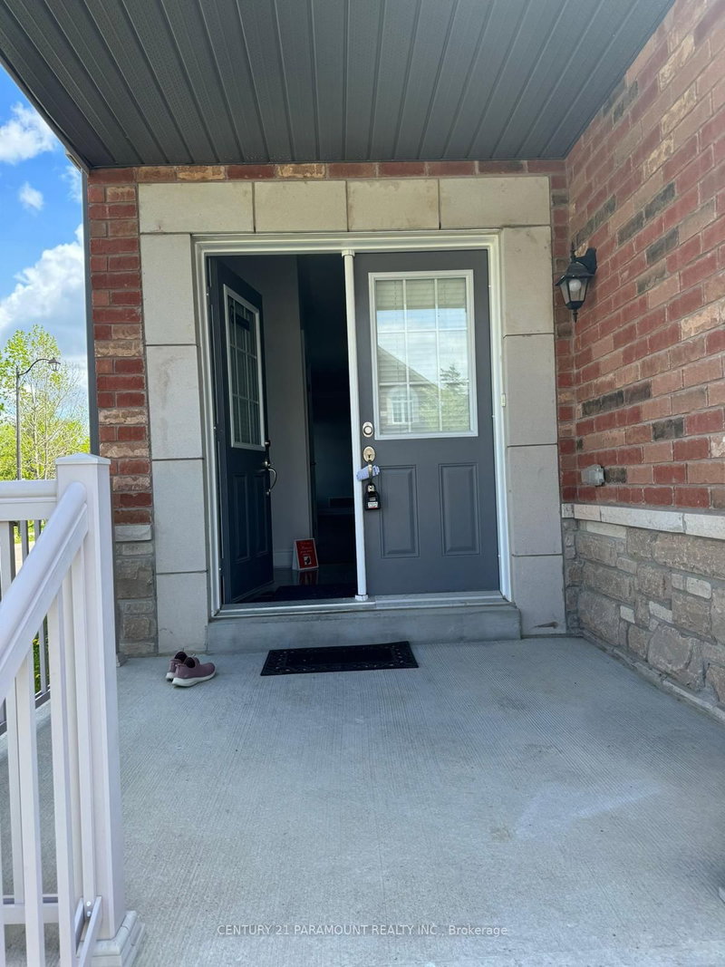 80 Hollowgrove Blvd, Brampton, L6P 1A9 | Image 3