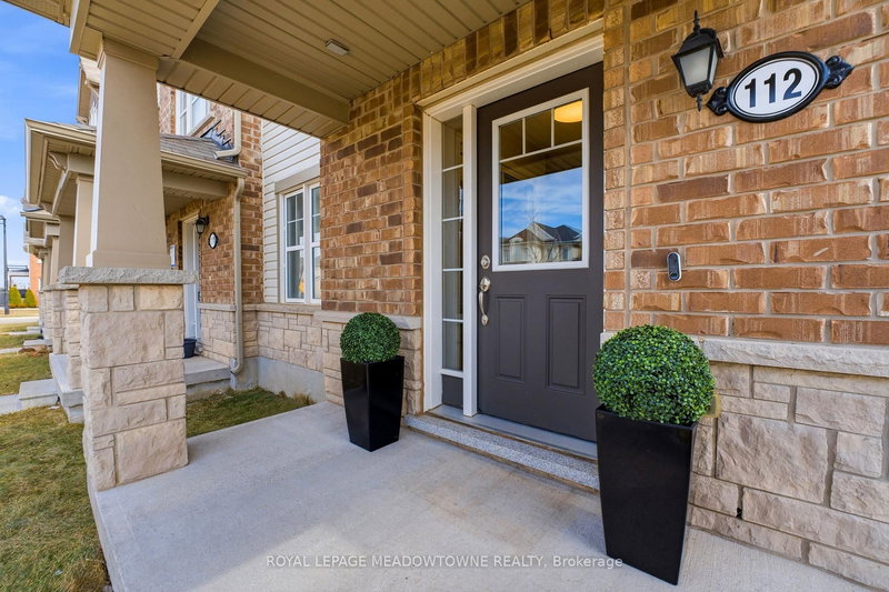 112 Whitlock Ave, Milton, L9E 1G3 | Image 2